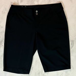 EUC Columbia Omni-Shield Advanced Repellency Long Shorts Size 10